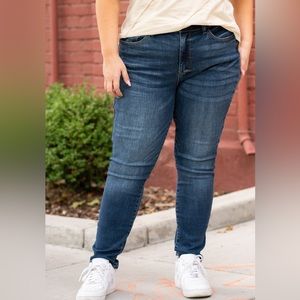 Judy Blue sz 32, Relaxed fit mid rise skinny jean